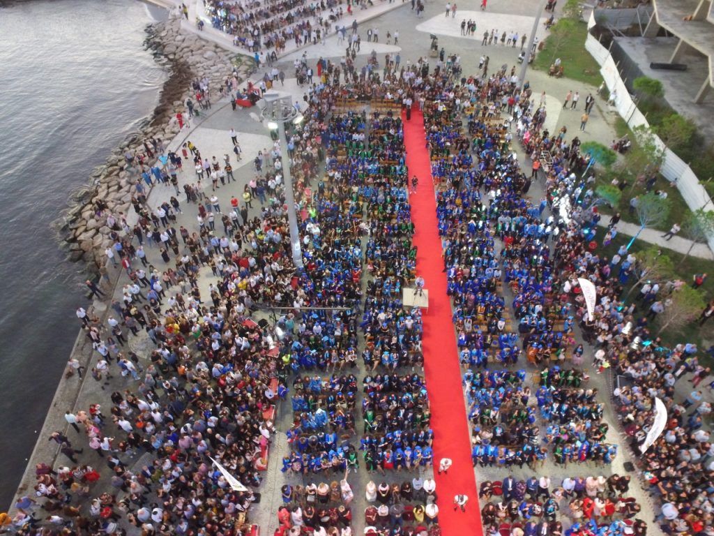 Durrës, diplomohen 1270 studentë të UAMD (FOTO & VIDEO)