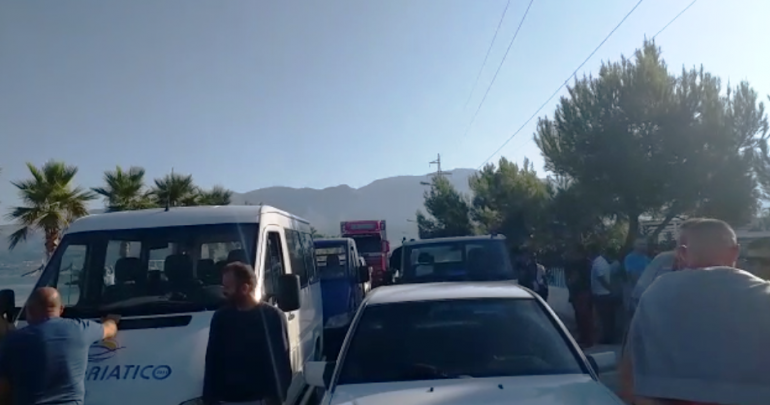 Bllokohet rruga në bazën ushtarake të Pashalimanit, kundër urdhrit të Ministrisë së Mbrojtjes