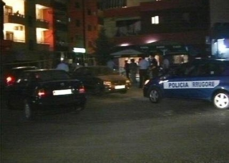 Detajet/ Kush është anëtari i bandës së Niklës që i shpëtoi atentatit, i vranë hallën në derë të shtëpisë