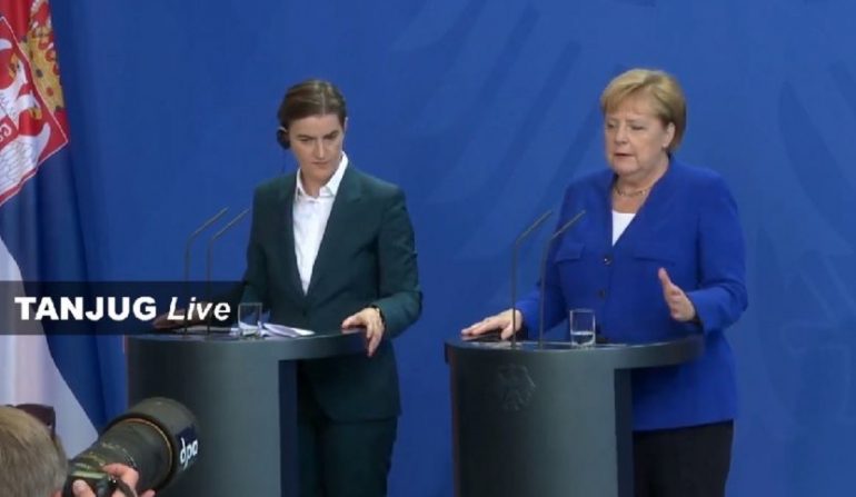 Angela Merkel ngul këmbë, thirrje Serbisë: Vijoni dialogun me Kosovën