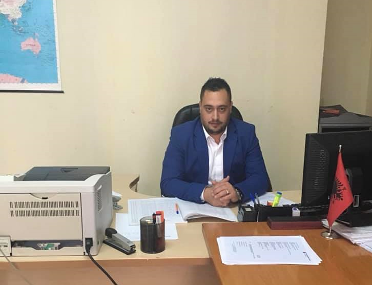 E vogla e tij feston ditëlindjen, kryebashkiaku i Shijakut bën postimin e ëmbël! (FOTO)