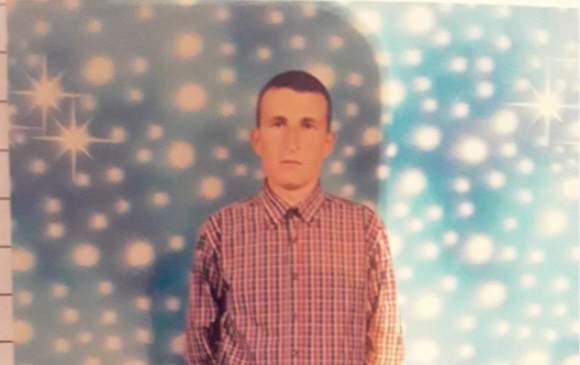 Djali vrasës jep tjetër version të ngjarjes: U sigurova deri sa vdiq, më keqtrajtonte rregullisht