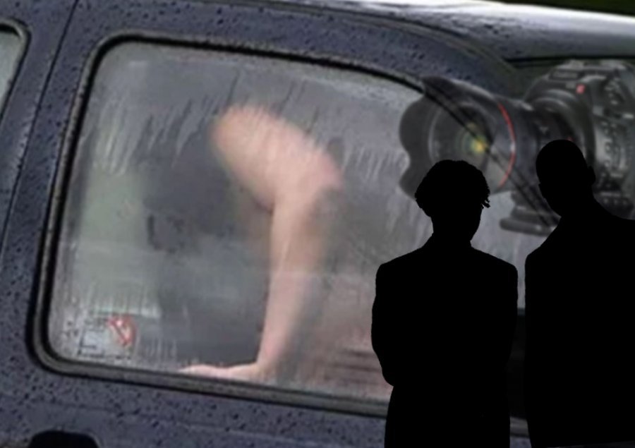 Çifti bënte seks në makinë, grabitësit i filmojnë dhe u marrin makinën