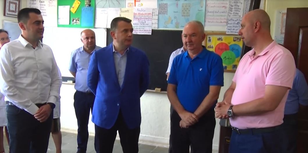 Shpërndarja e librave, Balla: Në vitin 2021, falas deri në klasën e IX