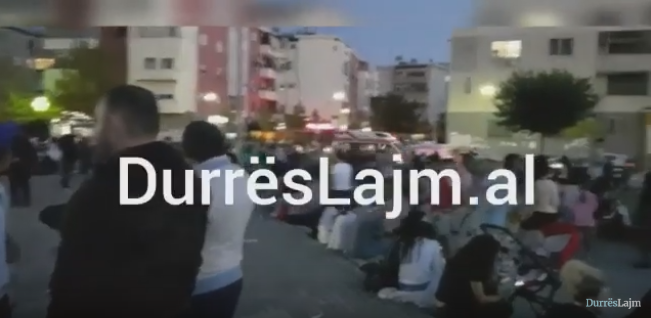 Banorët e Durrësit kalojnë natën jashtë (VIDEO)