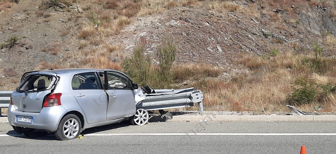Detajet e aksidentit tragjik, 13-vjeçarja humbi dy këmbët, ndërroi jetë në spital