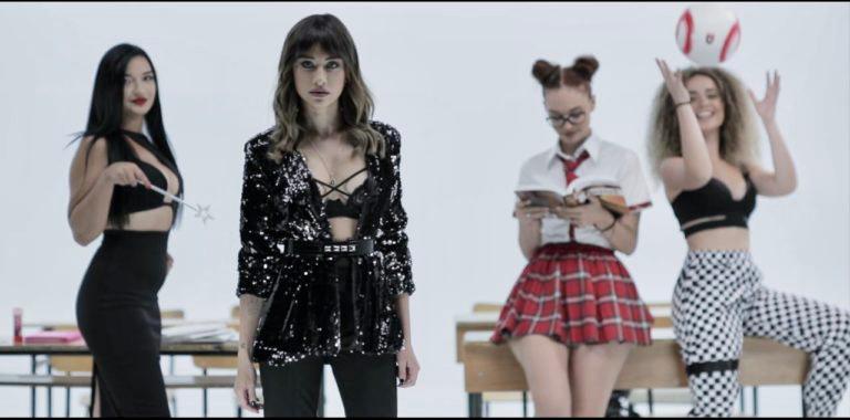 E dini pse Dojna Mema zgjodhi të prezantojë “Pop Culture” krah 3 vajzave të tjera?