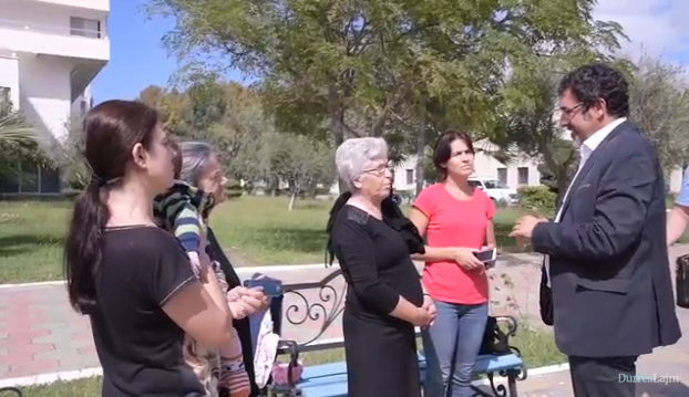 Ministri Çuçi në Durrës, shpërndahen ndihma ushqimore për familjet e prekura nga tërmeti (VIDEO)