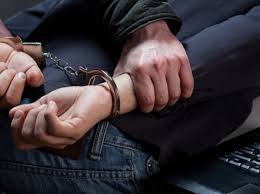 I vodhi me dhunë celularin një vajze, arrestohet 31-vjeçari në Durrës