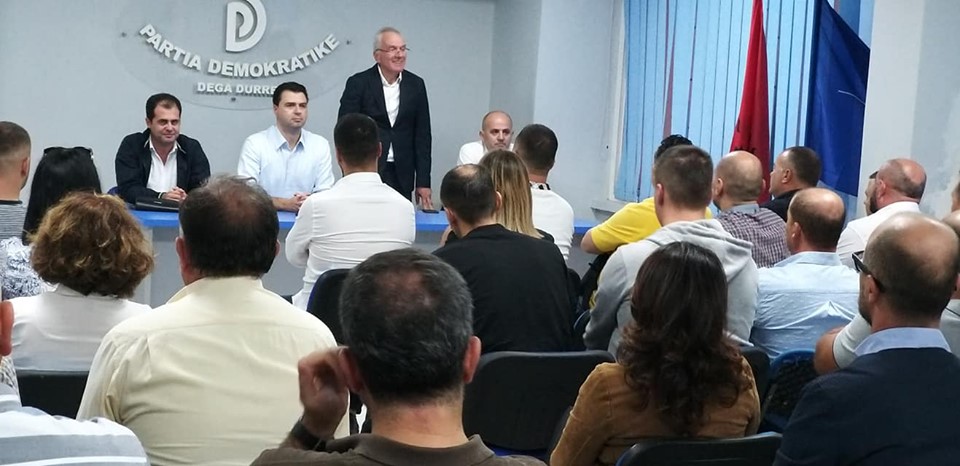 Basha në Durrës, takohet me strukturat dhe banorët e dëmtuar nga tërmeti (FOTO)