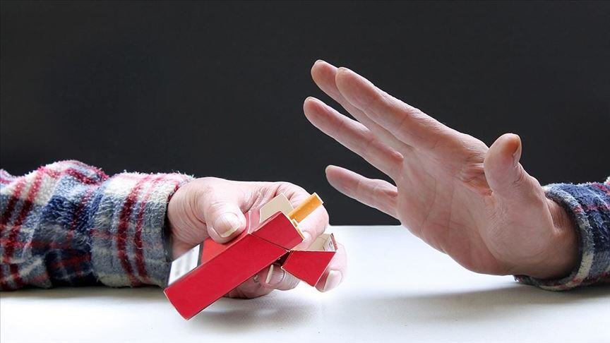 Gjysma e burrave shqiptarë pinë duhan; Vendi me normën më të ulët në rajon