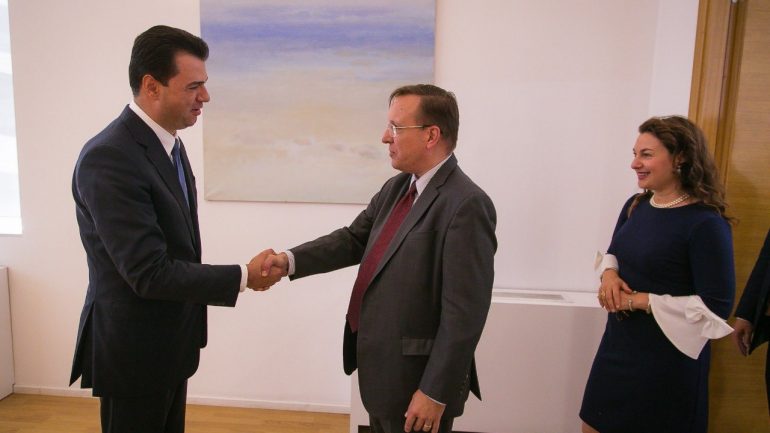 Takimi me zyrtarin e DASH, Basha jep detaje mbi bisedën