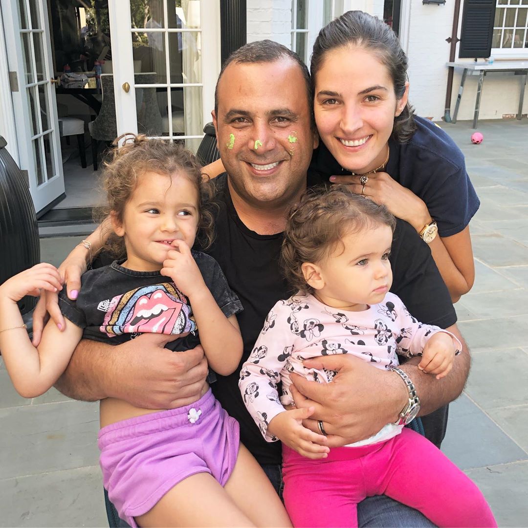 E martuar me milioner, por punët e shtëpisë Emina Çunmulaj i bën vetë (FOTO)