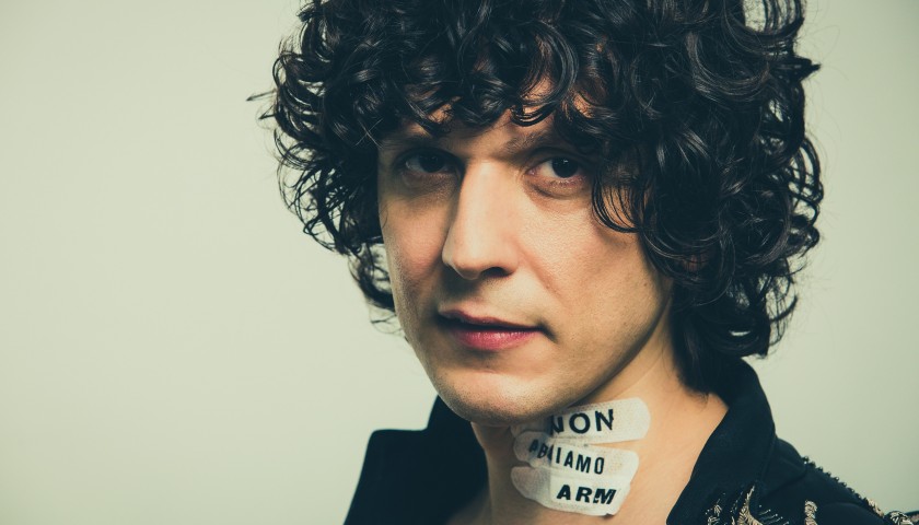 Media italiane publikoi fyerje ndaj shqiptarëve, Ermal Meta: Humbësa!