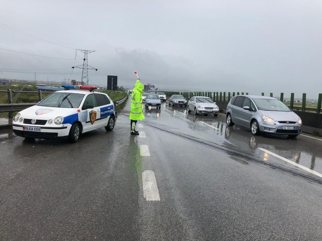 Aksident me vdekje në Durrës, makina përplas këmbësorin