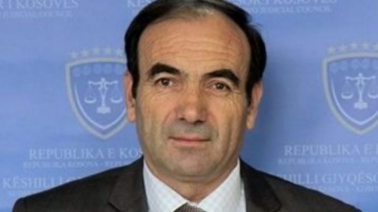 Akuzohet për korrupsion, gjyqtari mbetet në paraburgim