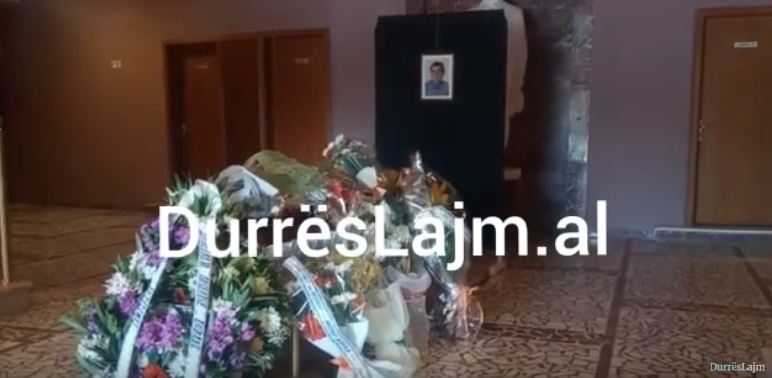 Durrës, mbahen homazhe në nder të Shpëtim Metanit (VIDEO)