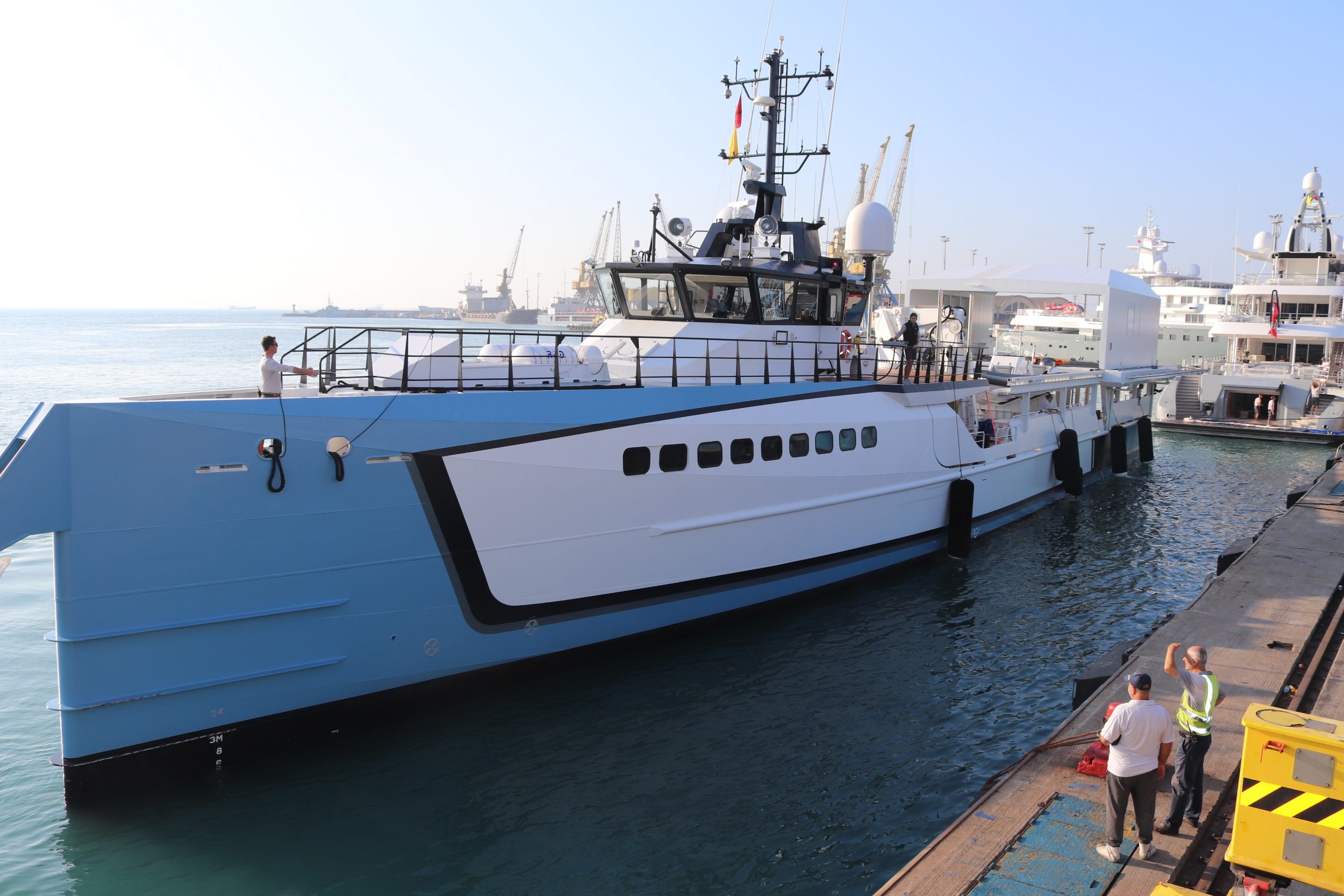 3 megajahte të hënën në Durrës, rritet ndjeshëm numri i jahteve që ankorohen në qytetin bregdetar (FOTO)