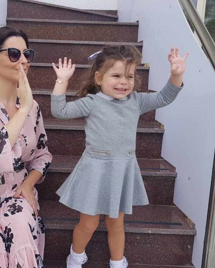 Kristali filloi kopshtin dhe moderatorja nuk mban dot lotët