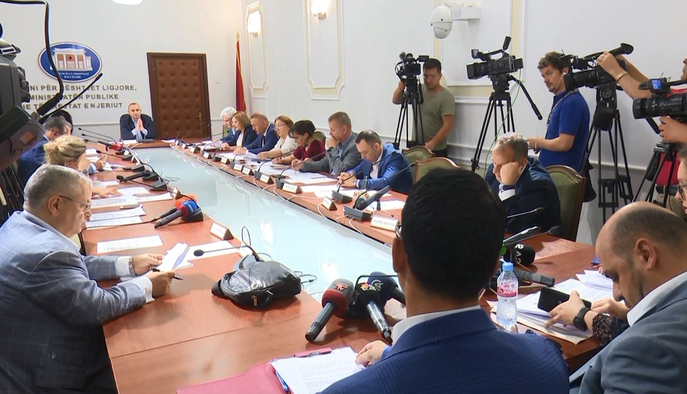 Komisioni i Ligjeve rrëzon dekretin e Metës