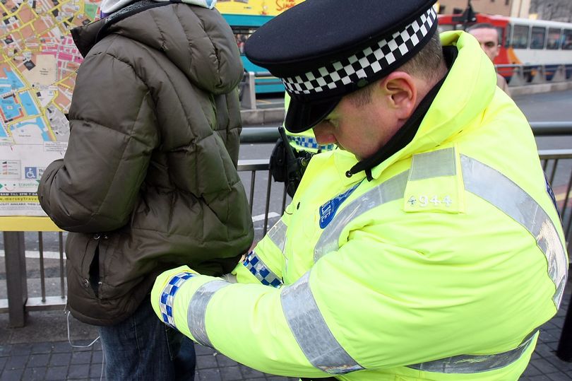 Drogë në pjesën intime, shqiptari-policit: Mos më kontrolloni, s’jam gay