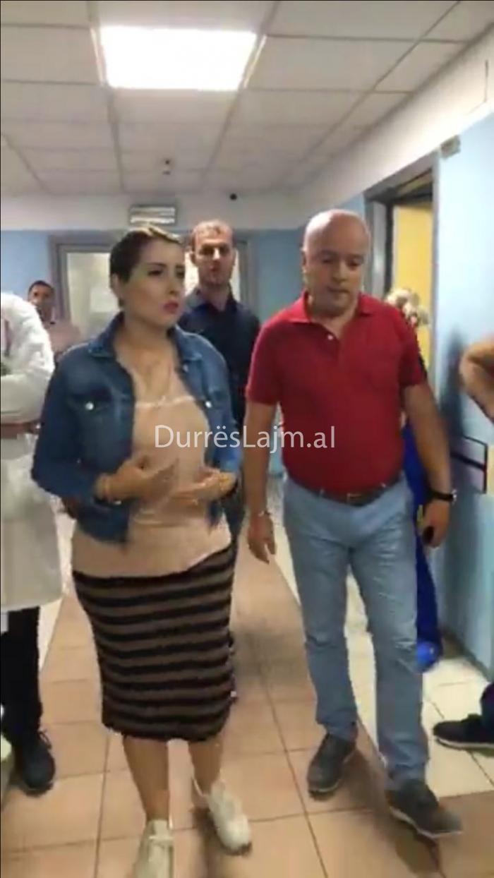 Manastirliu viziton të lënduarit në spitalin e Durrësit: Ekipet mjekësore në gatishmëri