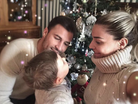 Djalë apo vajzë? Bashkëshortja e e Lorik Canës zbulon gjininë e bebes (FOTO)