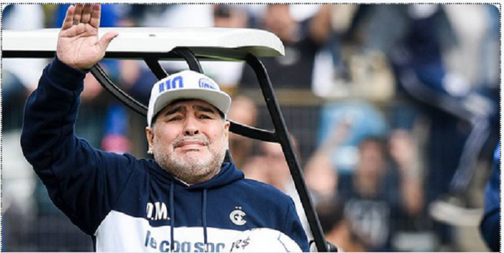Maradona pritet si hero, i gjithë stadiumi brohoret emrin e tij