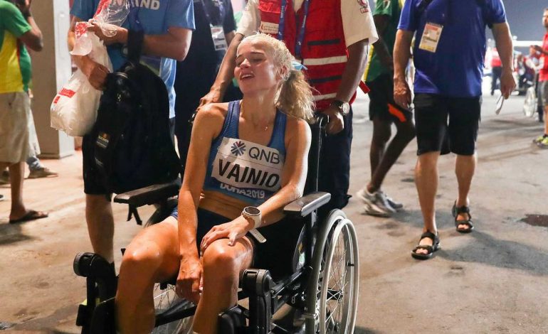 Maratona e Botërorit makth i vërtetë, atletet dorëzohen në pistë për shkak të klimës