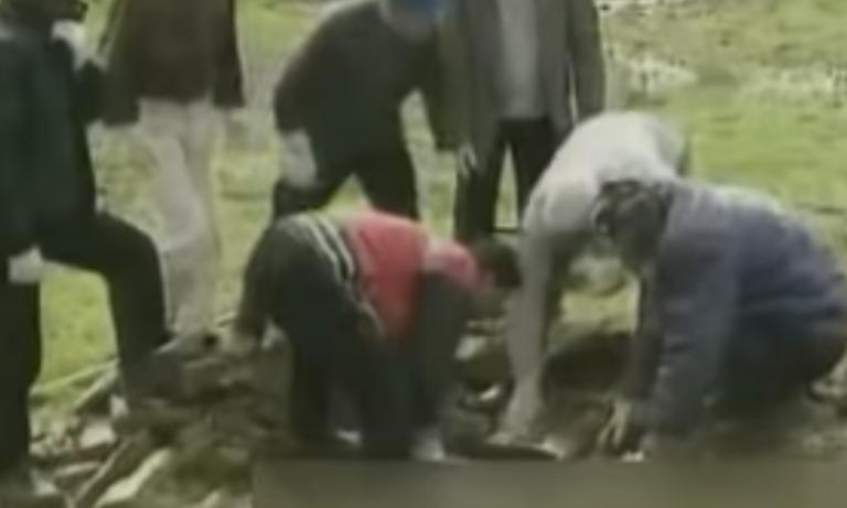 U vranë 23 anëtarë të familjes Deliu, 21 vjet nga masakra e Abrisë së Epërme