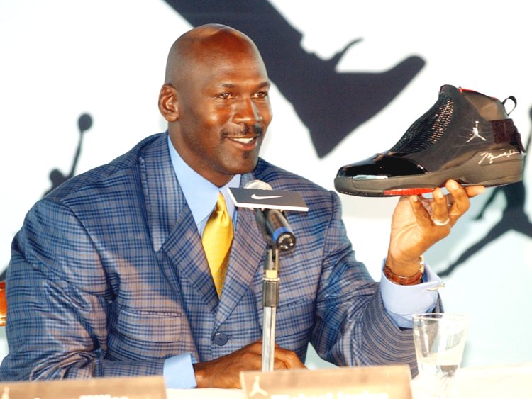 Michael Jordan i paarritshëm, më i paguari i NBA nga sponsorët