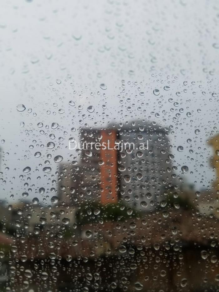 Kthesa e papritur e motit, stuhi vjeshte në Durrës (VIDEO)