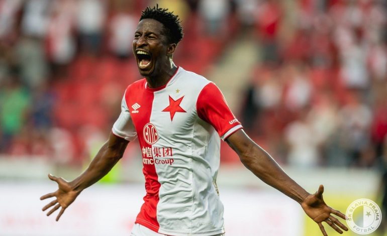 Olayinka nuk do vishet kuqezi, grumbullohet nga Nigeria