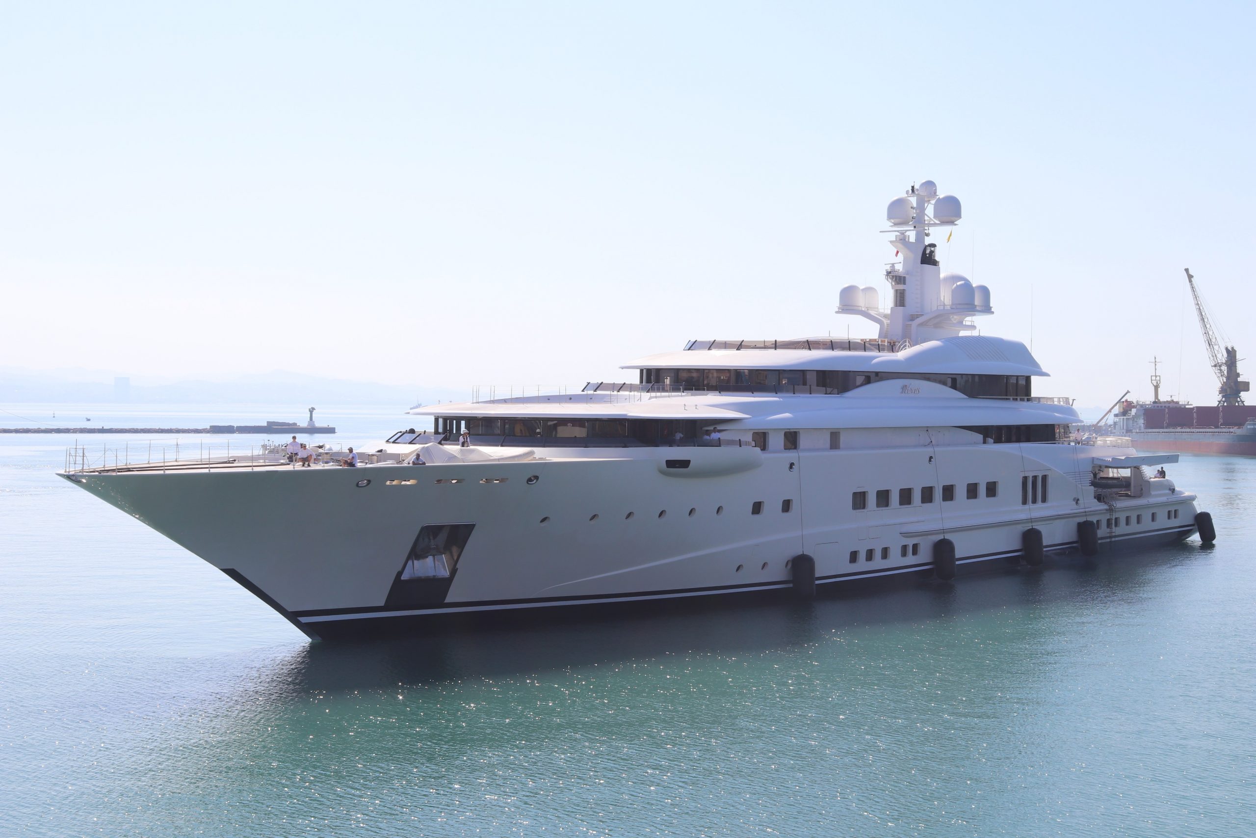 Super jahti 116 metra i gjatë ankorohet në portin e Durrësit (FOTO)