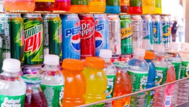 Studimi/ Rezultate të frikshme për rreziqet e konsumimit të pijeve me gaz