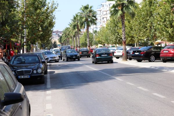 Projekti 5.5 milionë euro i rrugës “Pavarësia” vështirësoi lëvizjen në plazhin e Durrësit*