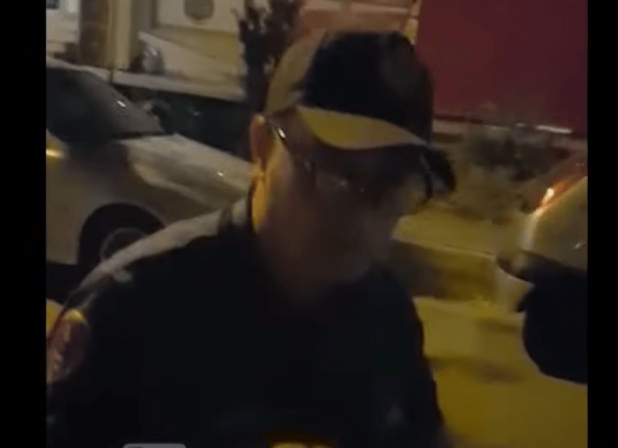 Polici i rrugores i këput varësen nga qafa të riut, plas debati në rrugë