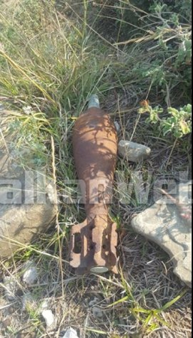 Turistët gjejnë dy predha aktive të Luftës së Dytë Botërore