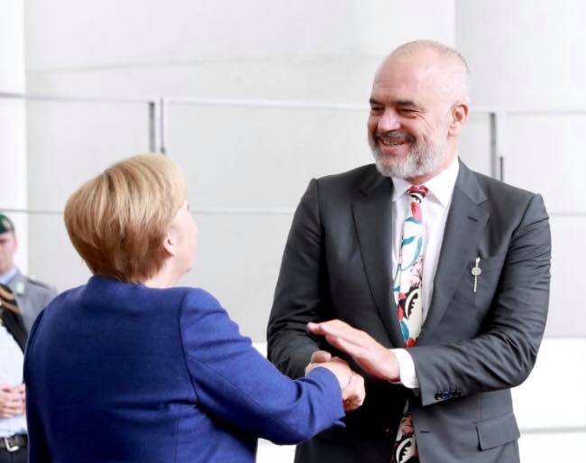 Gazetari i njohur në Bruksel ironizon Ramën: Po manipulon vendimin e Gjermanisë