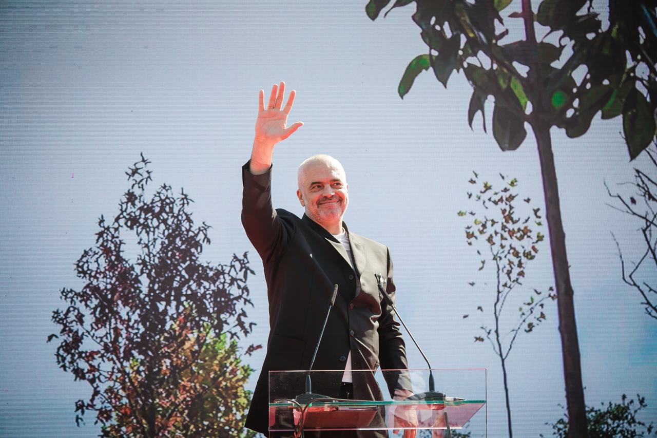 “Do takohem me Trump”, Rama ikën në New York pas tërmeteve: Sot nis një ditë e zakonshme