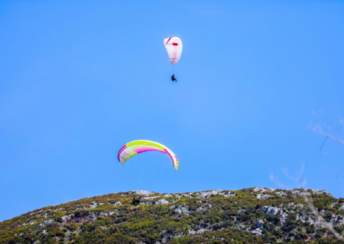 Fluturonte me parashutë, një i vdekur në Kosovë