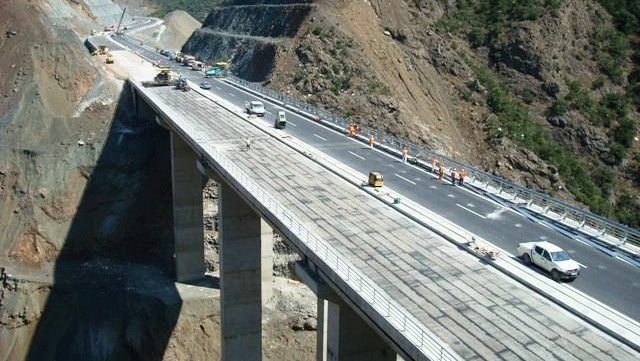 Skandali me Rrugën e Arbrit/ Kompania mori para për punë të lëna përgjysmë. ARRSH: Të hetohet