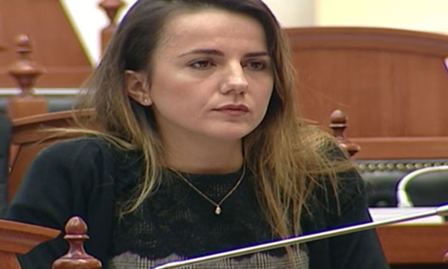 “Kritikat më bëjnë më të fortë, s’më shqetësojnë”, Rudina Hajdari: S’jam penduar që nuk dogja mandatin