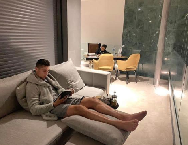 Messi po merrte çmimin, Ronaldo mesazh nga… divani