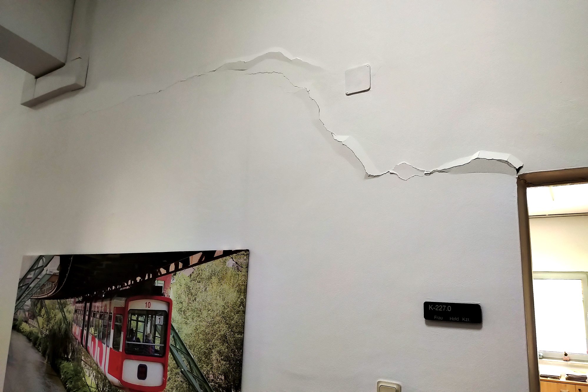 Ambasada gjermane reagon për tërmetet: Mendimet tona shkojnë tek të gjithë shqiptarët