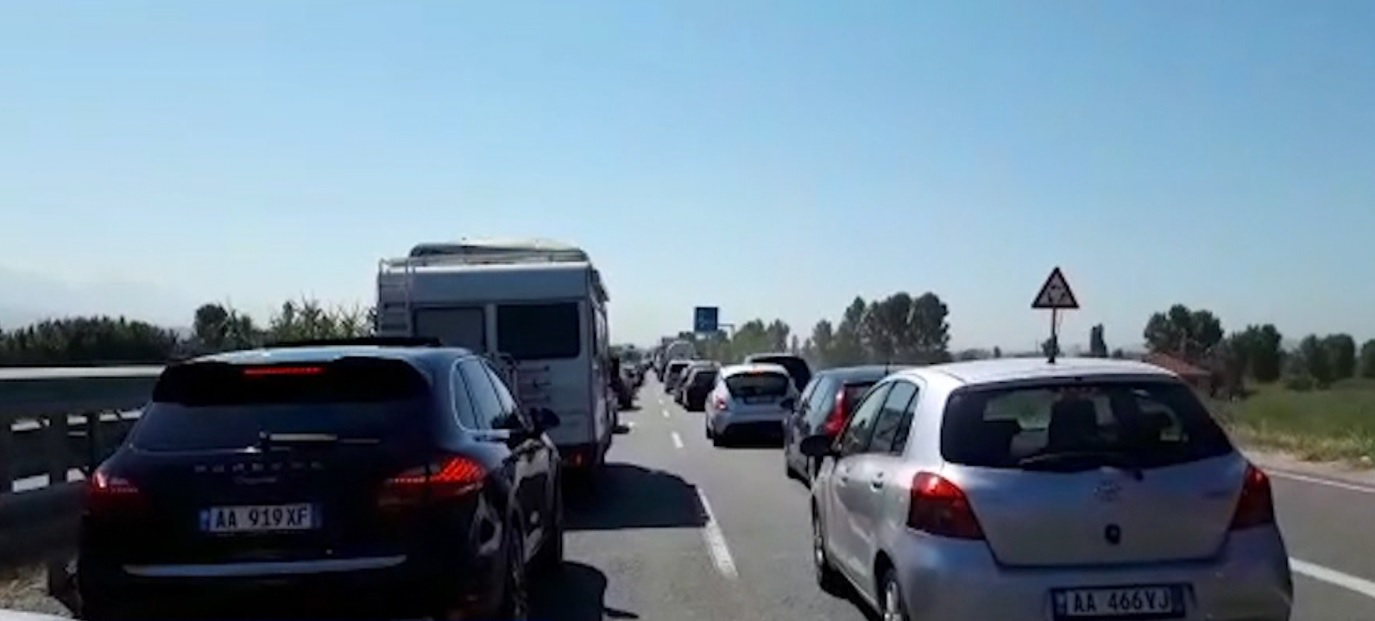 Përplasen dy makina në Fushë-Krujë, 4 të plagosur