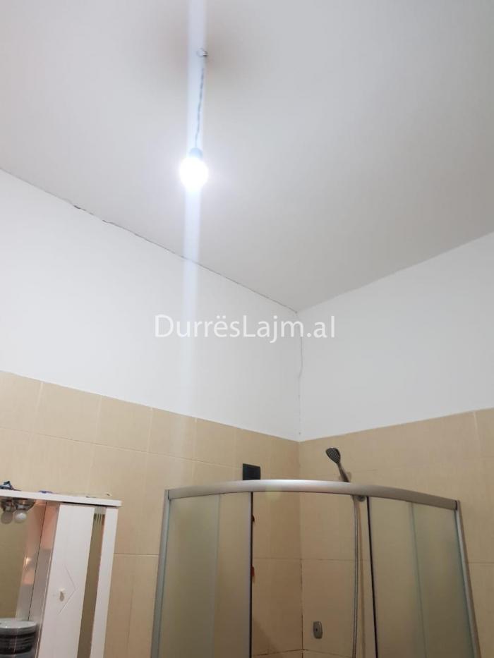 Dëme të shumta në banesa dhe supermarkete në Shijak e Sukth (FOTO)