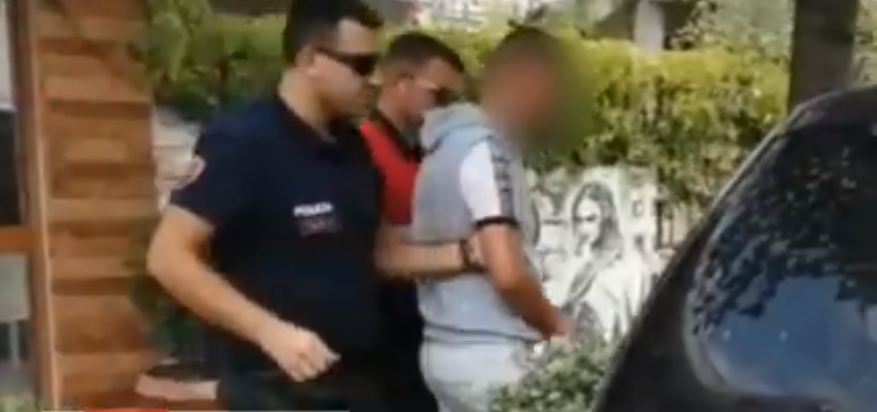 Vlonjati kapet me 750 euro të falsifikuara (VIDEO)