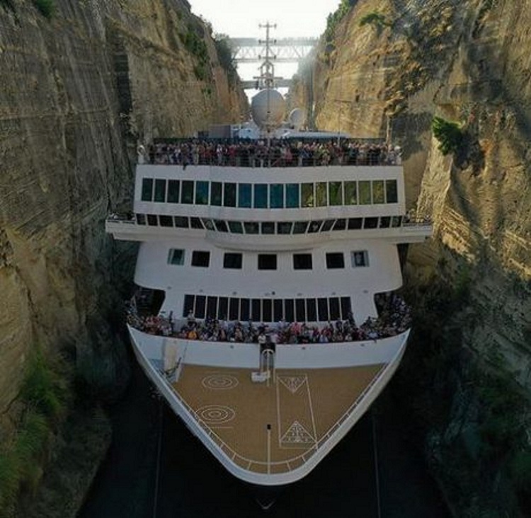 Thyhet rekordi në Greqi- Anija më e madhe që kalon në kanalin e Korinthit