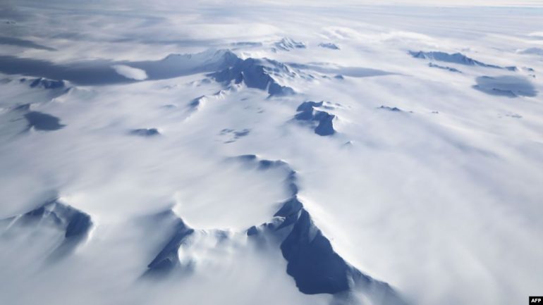 Zvicër, akullnajat po shkrihen me shpejtësi të madhe
